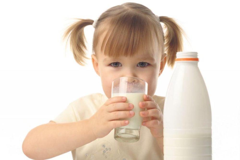 RODITELJI, OPREZ: Deca ne smeju da piju mleko sa aflatoksinima!