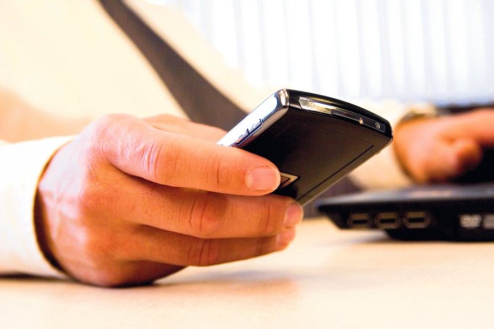 KAD TELEFON POLUDI: Šest znakova da vam prisluškuju mobilni