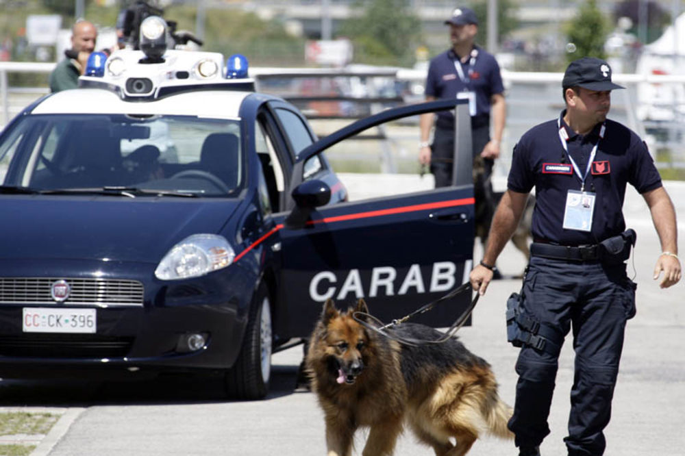 AKO ŽELE BEZBEDNOST: Italijanski klubovi sami plaćaju policiju i šok - pištolje