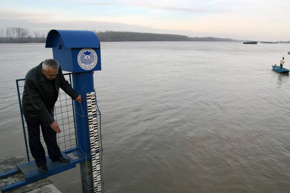 NOVI SAD: Na Dunavu uvedena redovna odbrana od poplava!