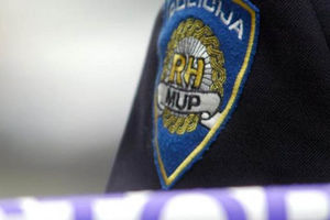 OTKAZ: Policajac mora s posla zbog skidanja dvojezicne table u Vukovaru