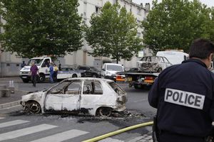 U neredima u Francuskoj povređeno 16 policajaca