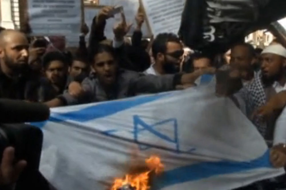 Muslimani spalili američke i izraelske zastave u Londonu