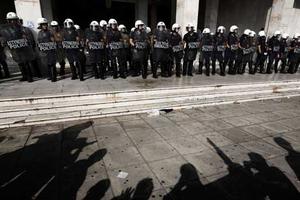 Angelu Merkel čuva 7.000 grčkih policajaca