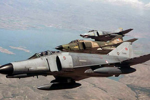 PRAVI RAT: Turski fantomi jurili sirijski helikopter
