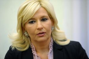Mihajlovićeva: Sekretaricama plata 120.000 dinara