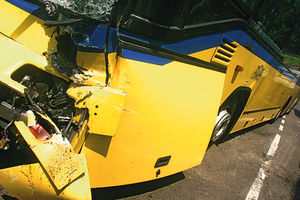 NESREĆA KOD KAĆA: Vozač poginuo u sudaru sa autobusom