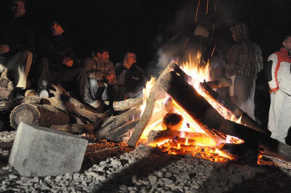 Srbi u šatorima proveli još jednu noć na Jarinju