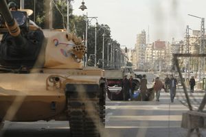 Tenkovi na ulicama Kaira