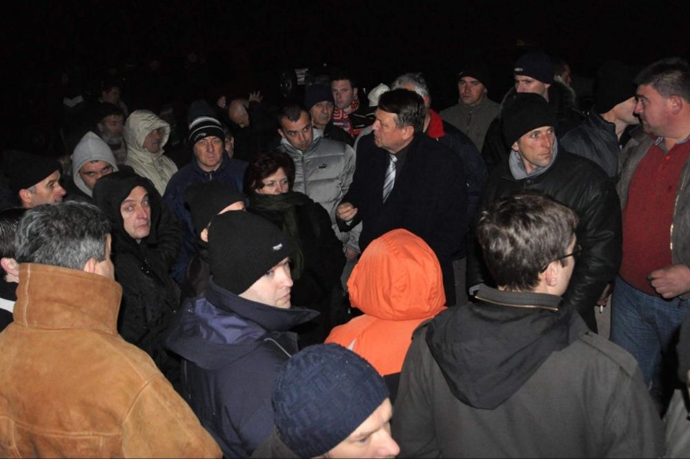 Srbi proveli noć na Jarinju, odluka o prekidu protesta