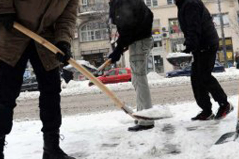 Subotičanima za četiri sata čišćenja snega po 500 dinara