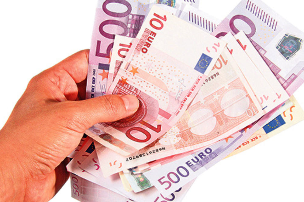 Dinar nastavlja da jača, evro sutra 115,57 dinara