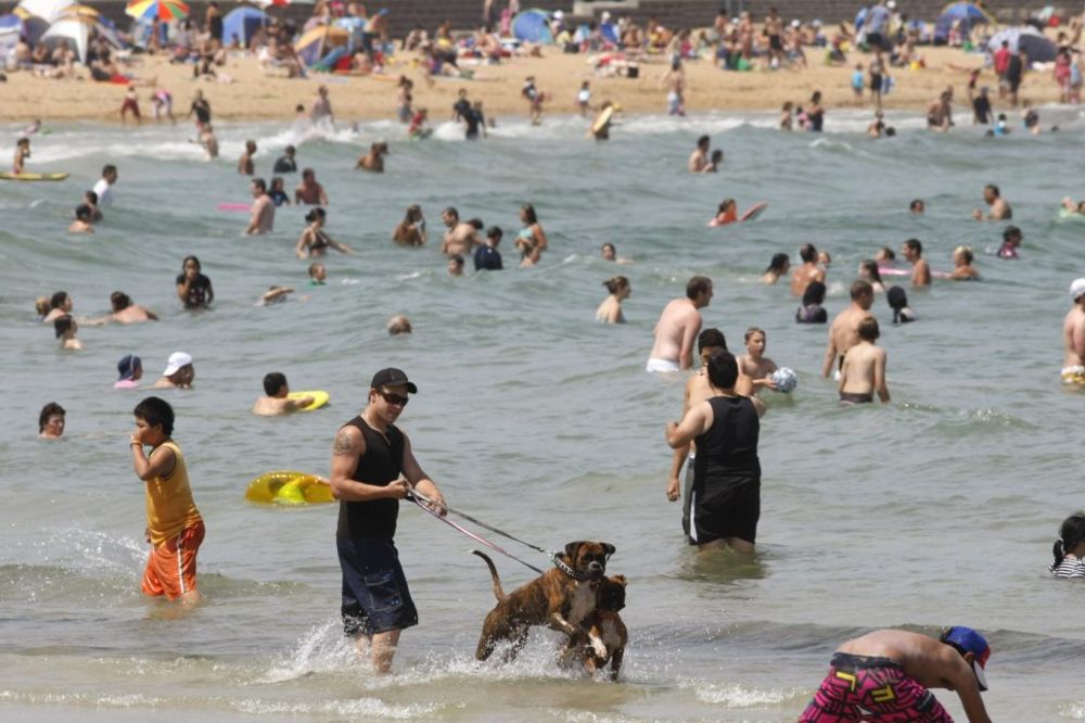 Australijanci okupirali plaže zbog velikih vrućina