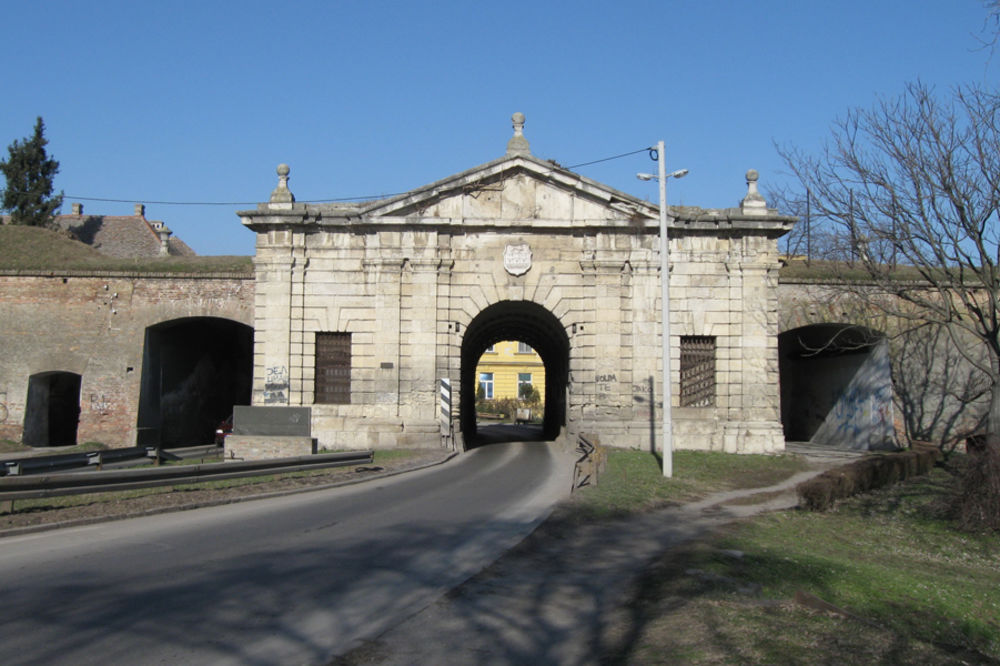 Obnova Beogradske kapije na Petrovaradinu na proleće