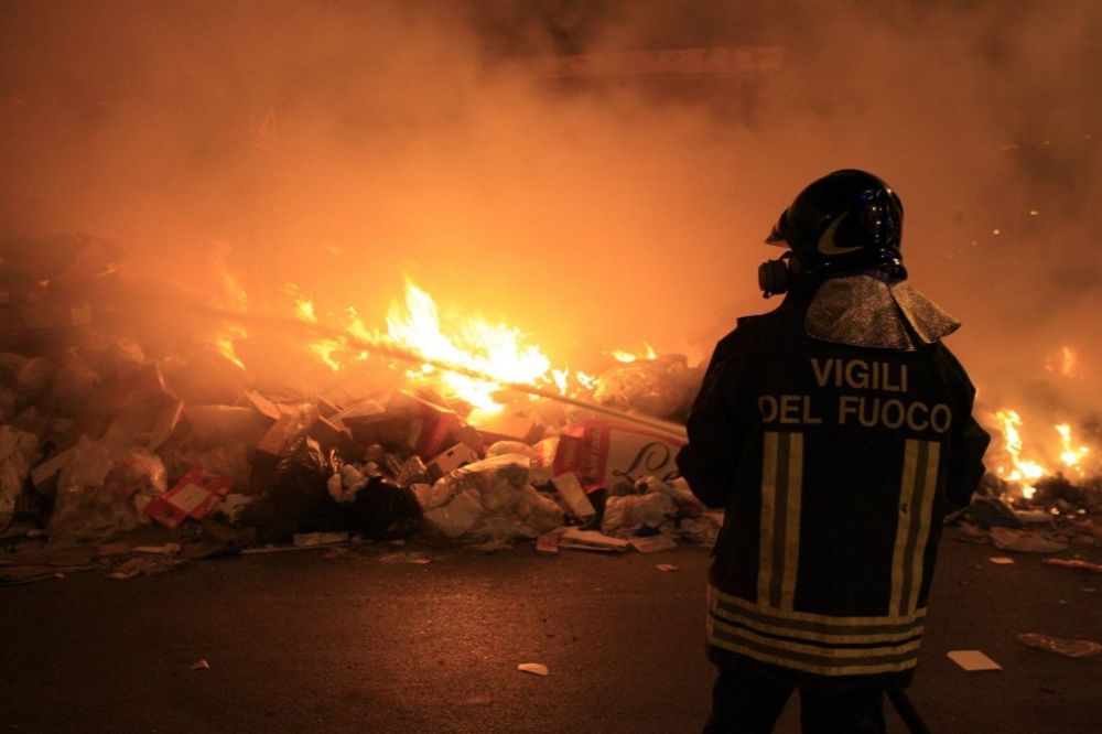 POŽAR U RIMU: Izgorela ukleta zgrada u kojoj su živeli imigranti