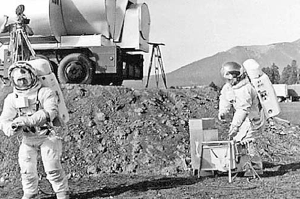 MONTAŽA: Nil Armstrong nije bio na Mesecu, nego u Arizoni