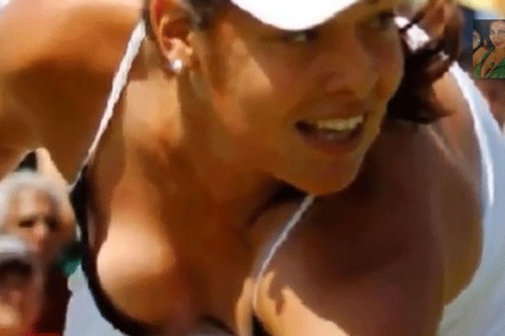 ČUDAN IZBOR: Ana među prsatim teniserkama