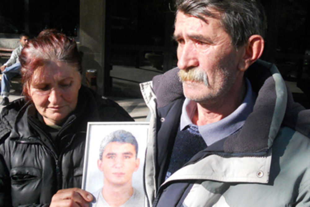 ČAČAK: Majka ubijenog Dalibora Vasovića ponovo štrajkuje glađu!