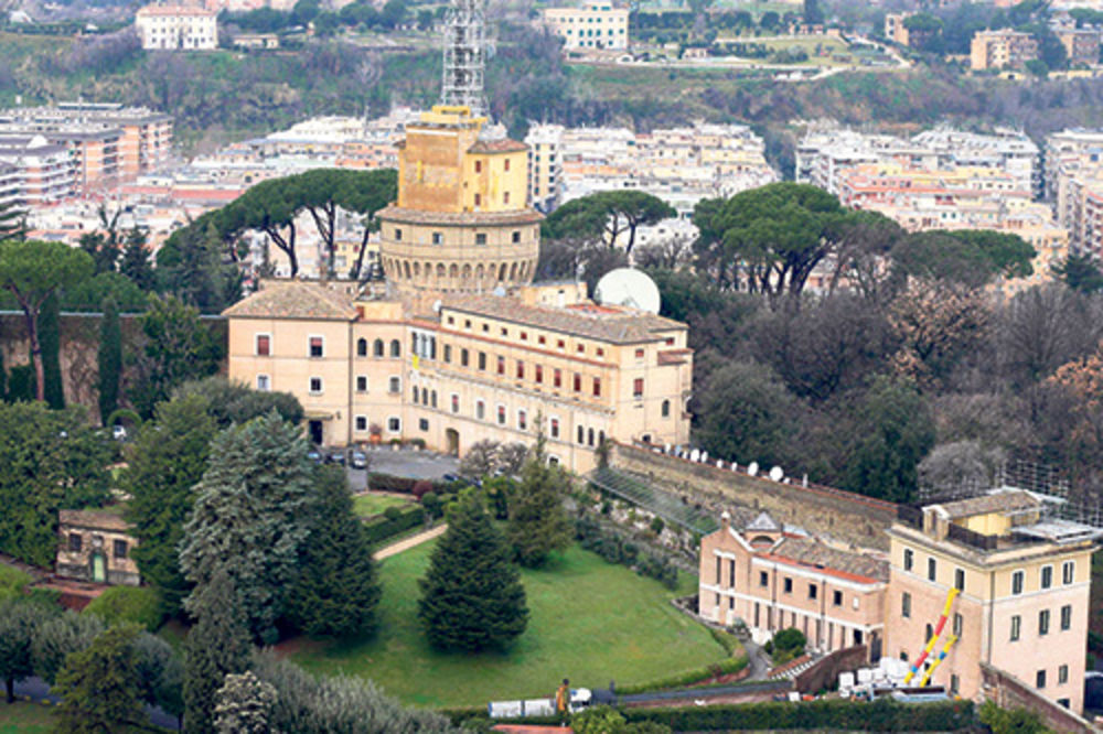 PREVIRANJE: Benedikta XVI teraju iz Rima