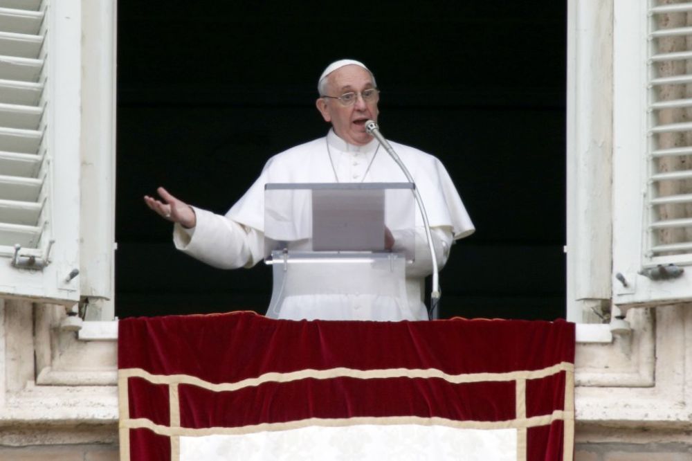 Papa Franja obratio se prvi put s prozora