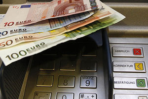 PLJAČKA NA CETINJU: Izbušili bankomat i odneli oko 25.000 evra!