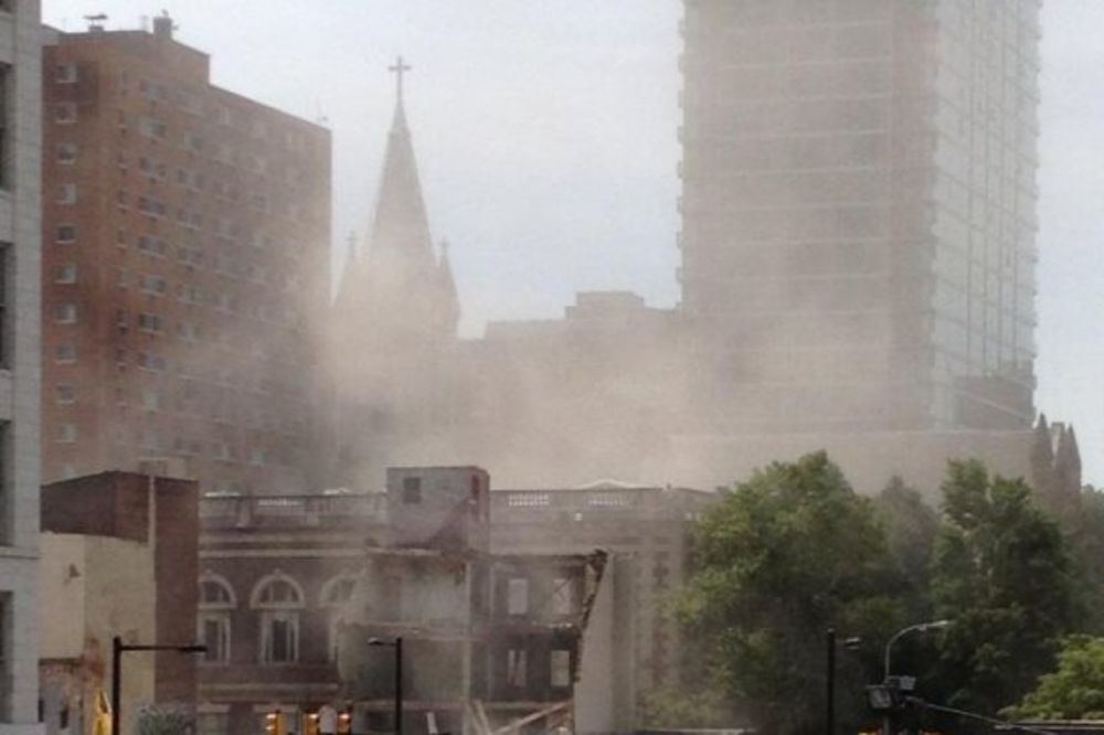 Srušila se zgrada, 12 osoba povređeno
