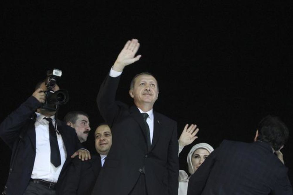 ISTANBUL SE TRESE: Podrška Erdoganu iz Makedonije