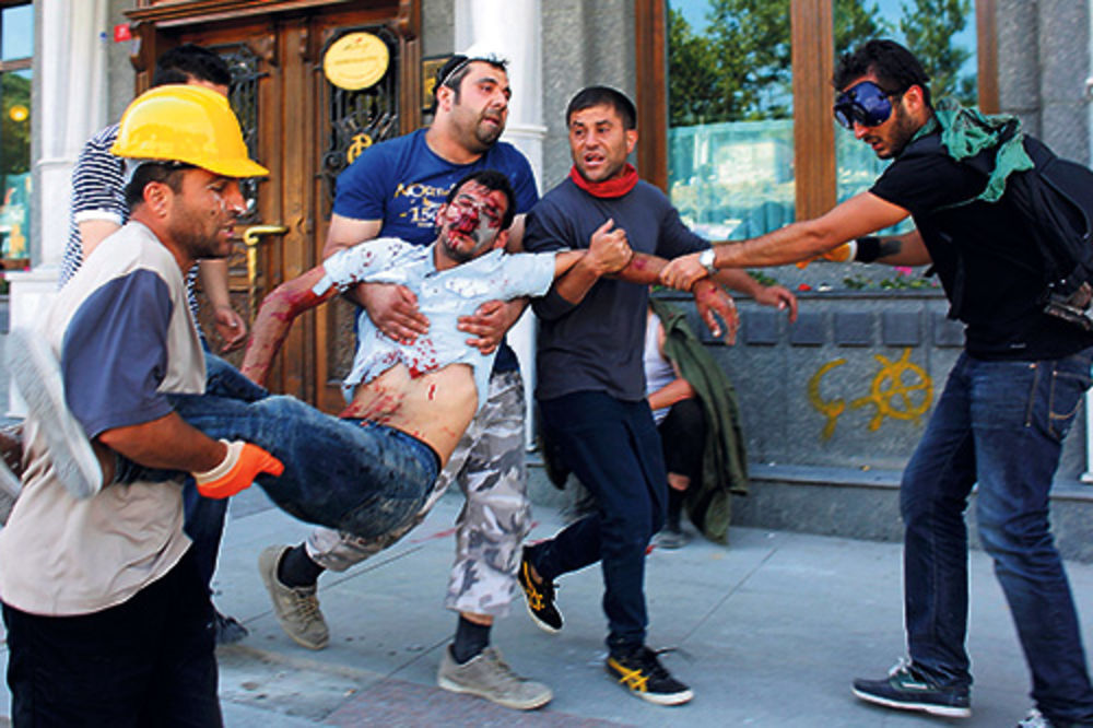 Turska: Suzavcem i gumenim mecima na demonstrante