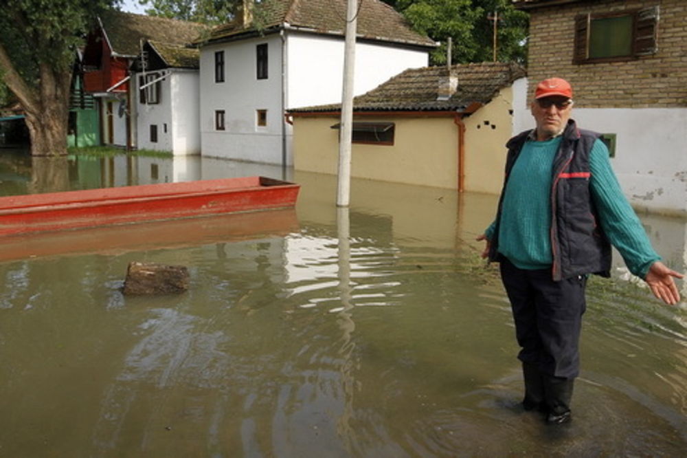 Bogojevo: Sve vikendice poplavljene