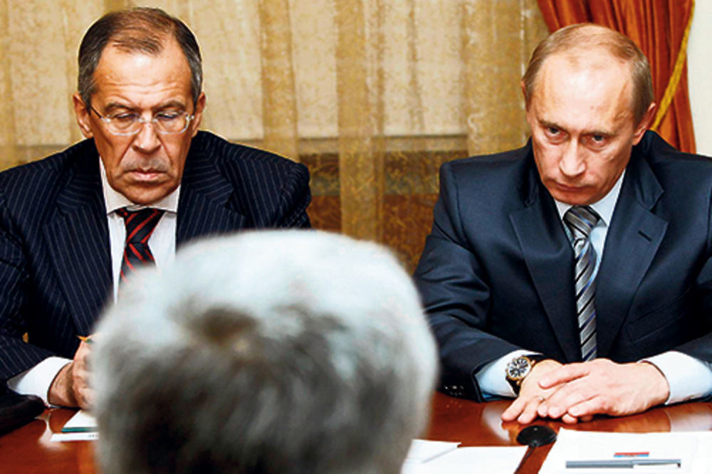 Lavrov: Snouden nije u Moskvi!; Putin: Snouden je u Moskvi!