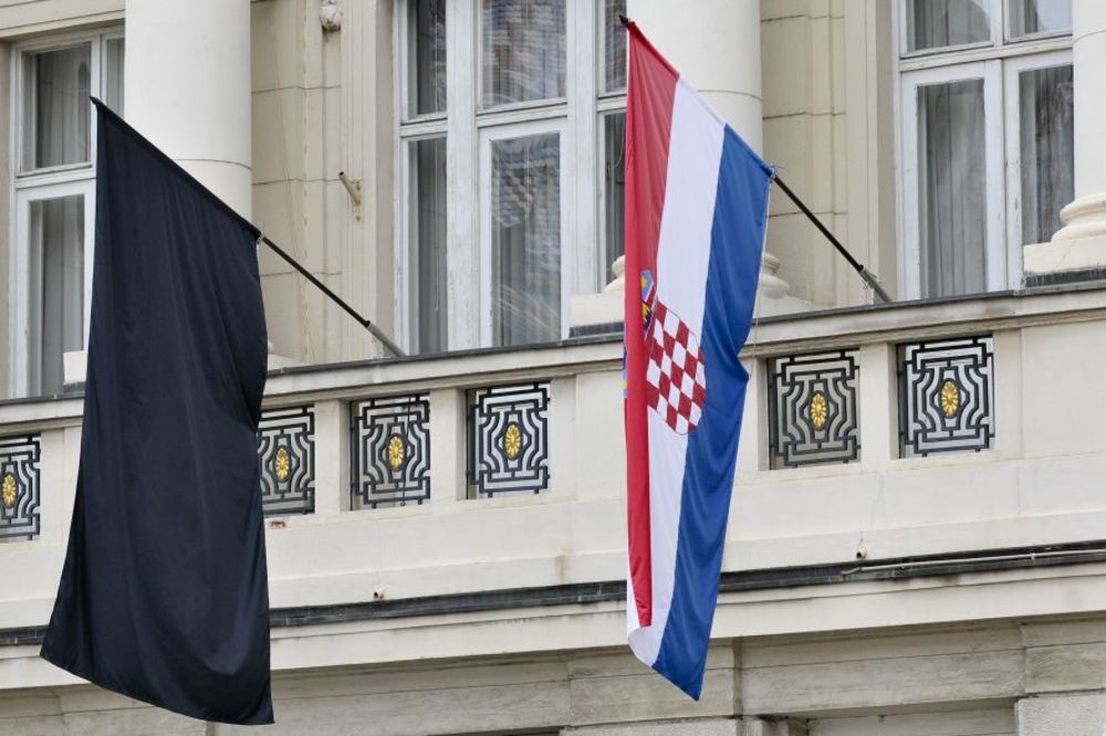 CRNE ZASTAVE ZA EU:  Nisu svi Hrvati srećni zbog Evrope