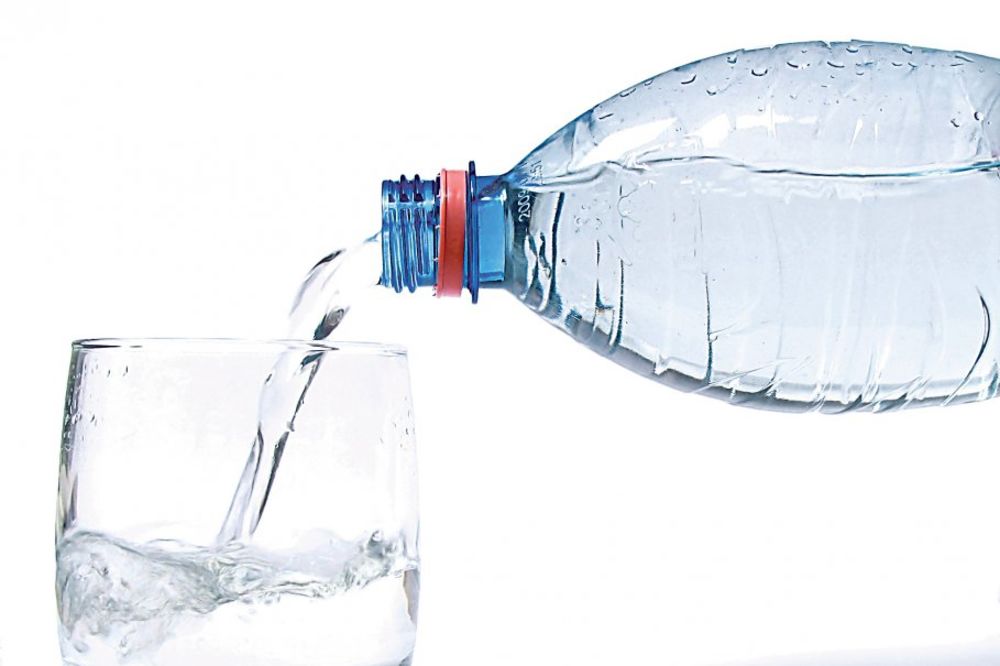 Zašto ne bi trebalo da pijete vodu koja je dugo stajala u plastičnoj flaši
