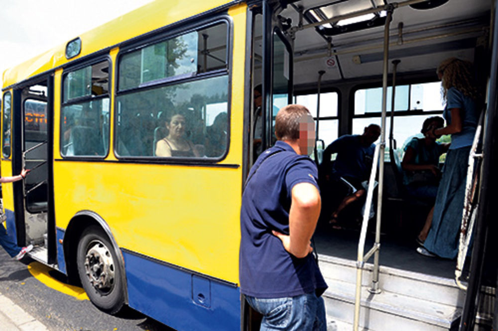 BEOGRAD: 3 osobe lakše povređene u sudaru gradskih autobusa