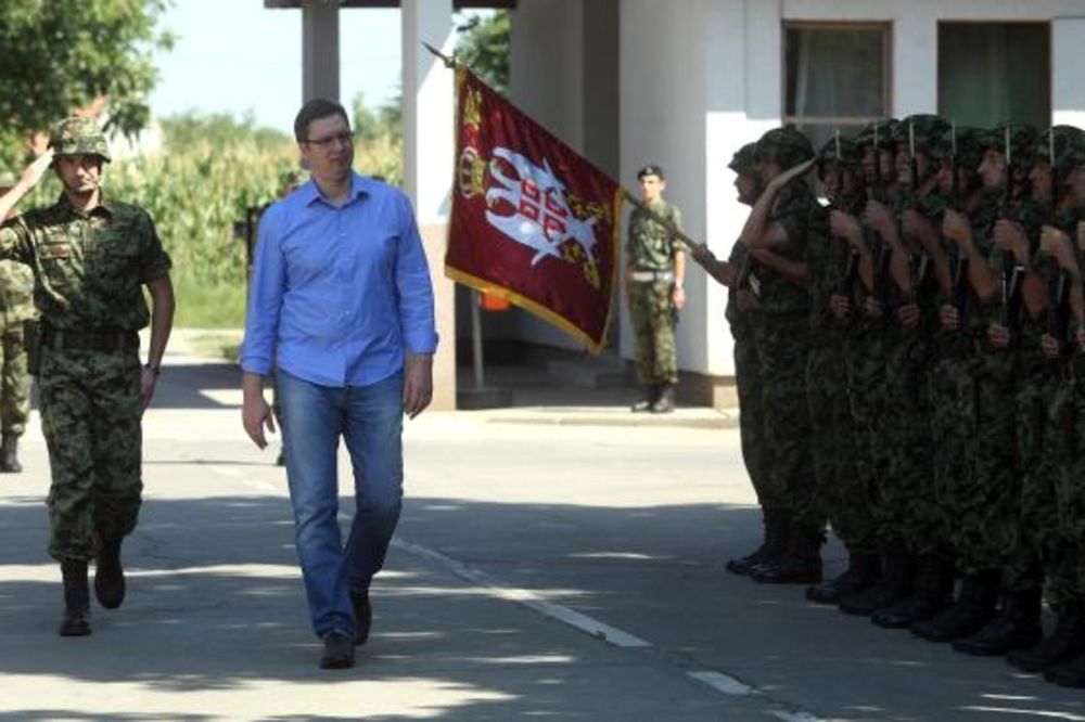 Vučić: Vojska sposobna da sačuva Srbiju od svakog agresora