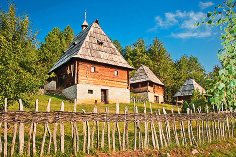 PONUDA VEKA: Besplatni placevi za tradicionalne srpske kuće!