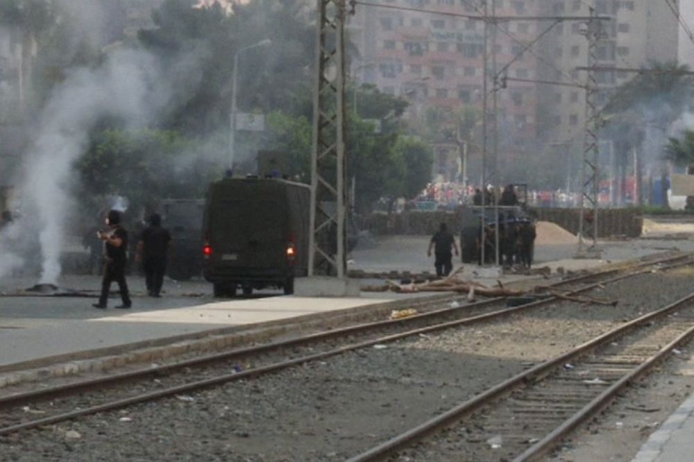 KRVOPROLIĆE U KAIRU: Policija razbija kampove demonstranata, mrtvih na desetine