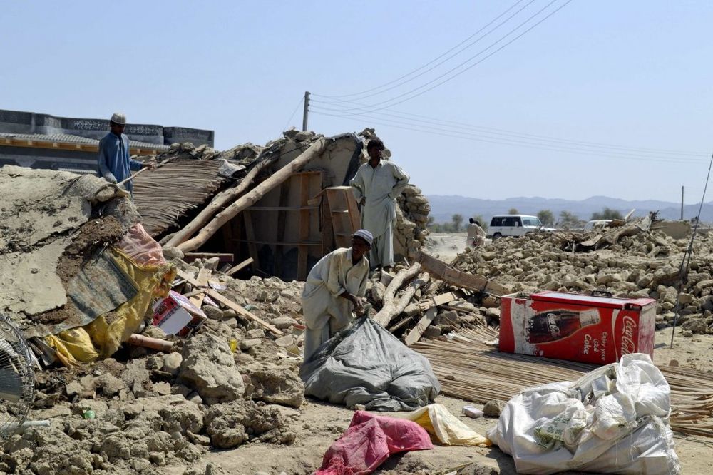 RASTE CRNI BILANS: 350 poginulih u zemljotresu u Pakistanu