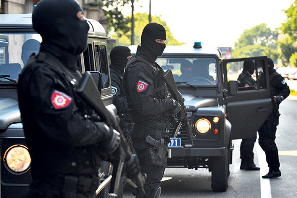 NEDODIRLJIVI NARKO-DILER: Ubica policajca, pripadnik albanske mafije pušten na slobodu s nanogicom!
