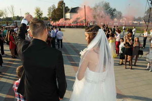SVADBA: Delije oženile drugara uz dimne bombe, baklje i transparente (VIDEO)