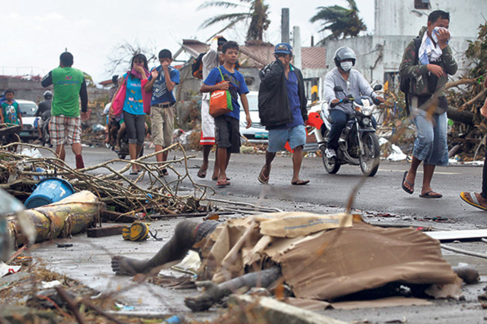 EVAKUISANO 100.000 LJUDI NA FILIPINIMA: Stiže tajfun, očekujemo najgore!
