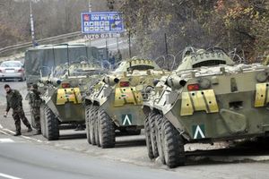 KOSOVSKA MITROVICA: Borbena vozila spremna u slučaju nereda!