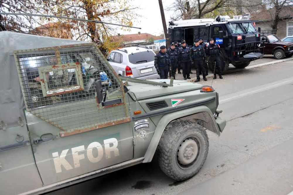 RAFALI NA AUTO: Pucnjava u Kosovskoj Mitrovici!