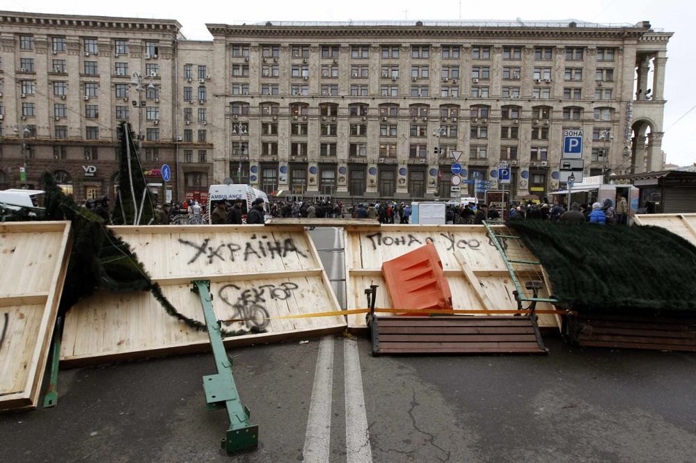 BLOKADA: 1.000 demonstranata opkolilo vladu u Kijevu
