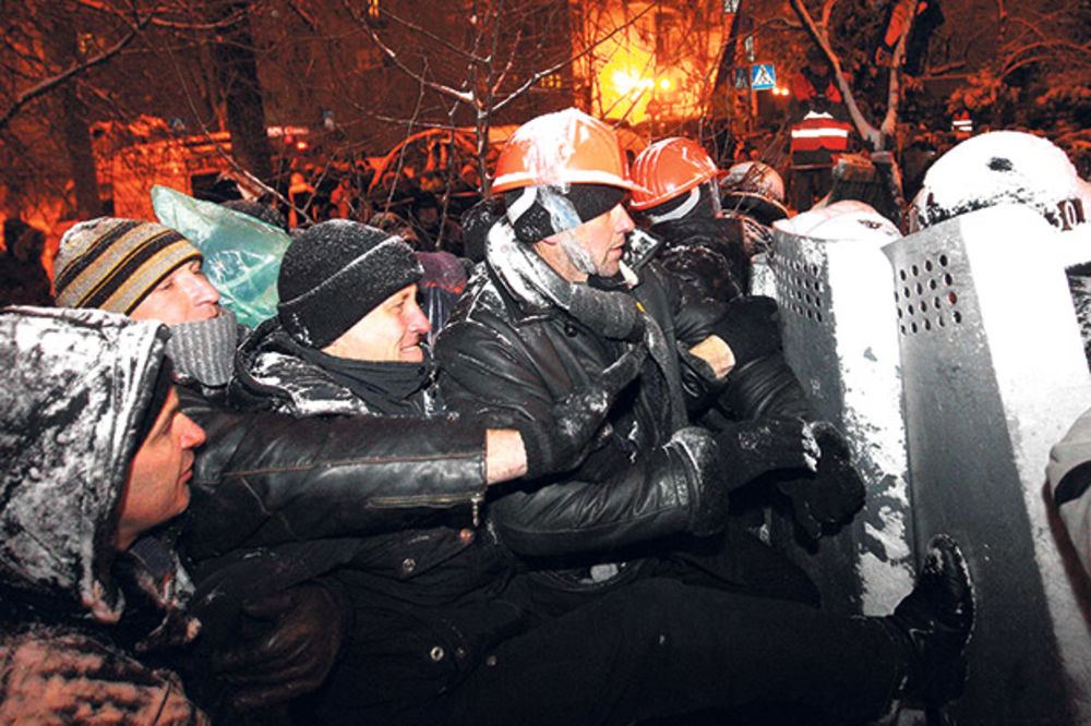SAD: Janukoviču, nasilju nije mesto u demokratijama!