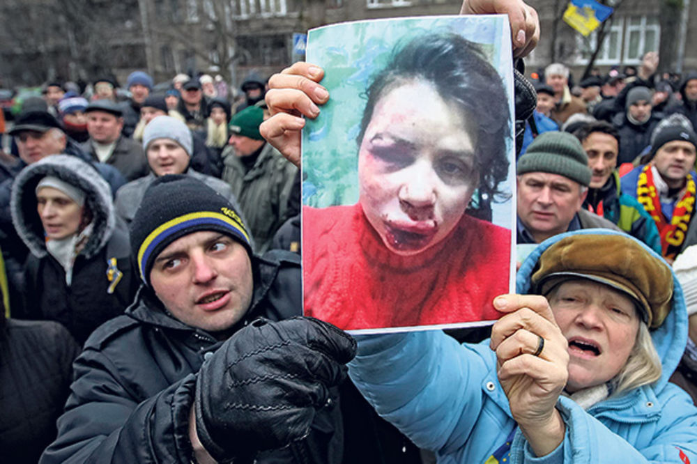BACILI JE U JARAK: Pretučena ukrajinska novinarka i aktivistknja