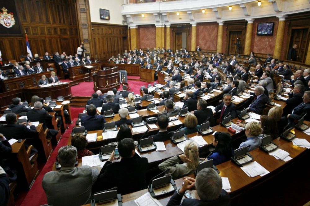 Skupština Srbije nastavila sednicu o medijskim zakonima