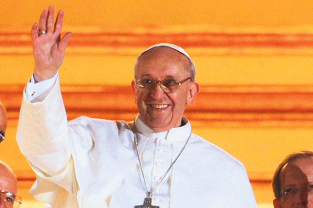 Papa Franja: Ako vanzemaljci slete na Zemlju imaju pravo da budu kršteni!