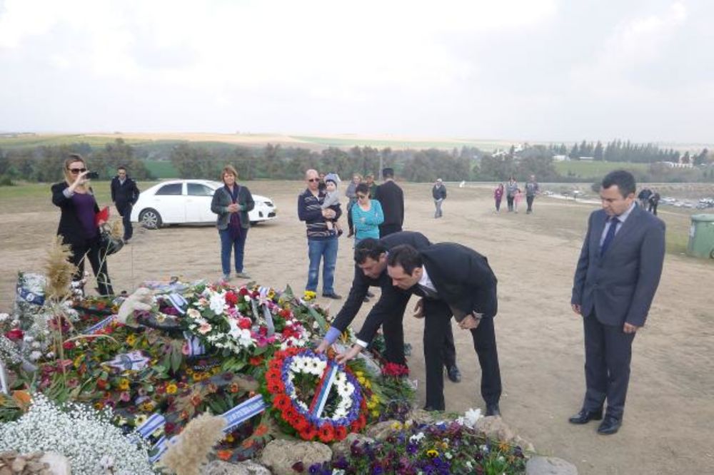 IZRAEL: Ministar Vulin položio venac na grob Arijela Šarona!
