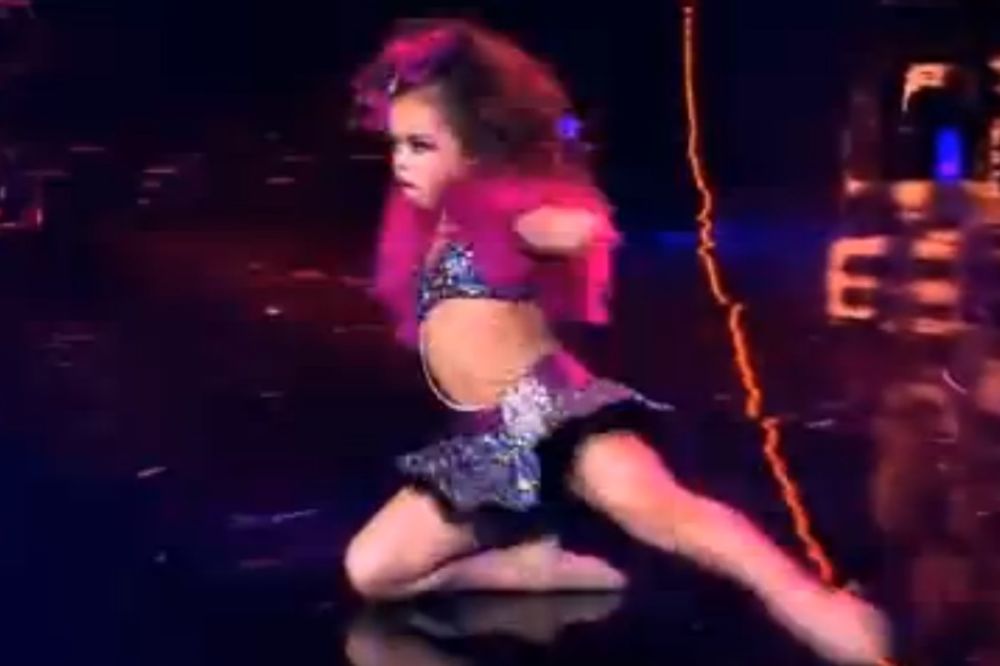 ROĐENA ZA SCENU: Devojčica plesom osvojila svet