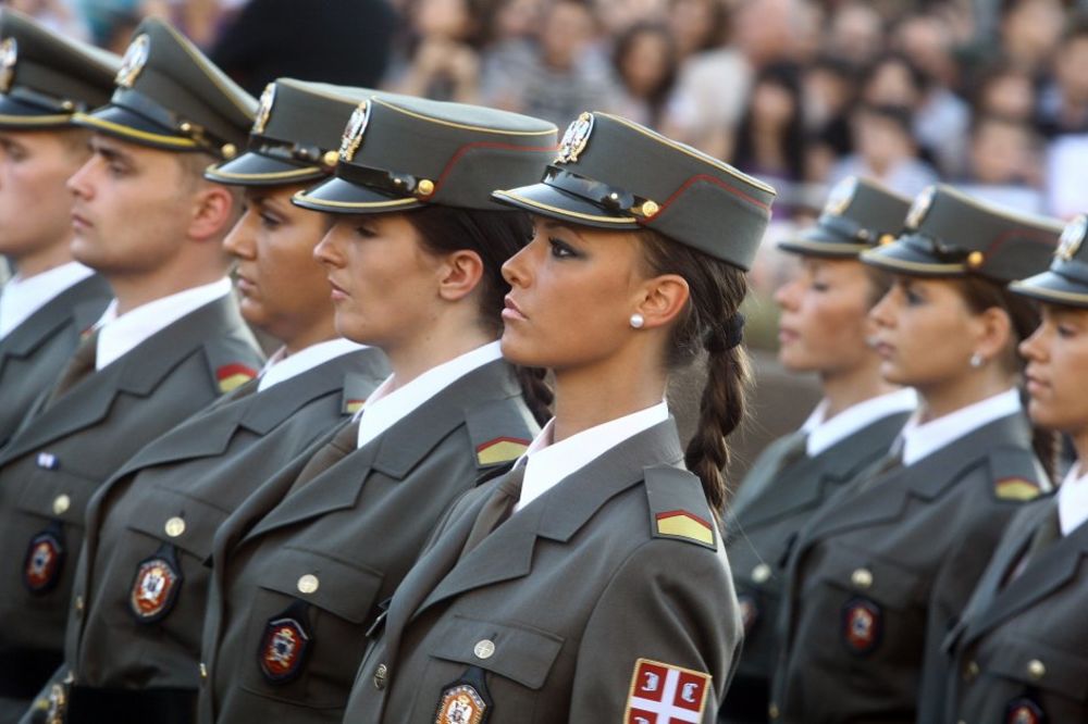 (VIDEO) PARADA: Vojska maršira ispred Palate Srbija?